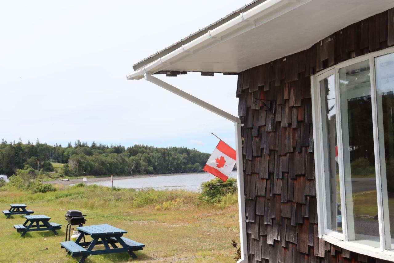 Friars Bay Inn & Cottages Welshpool Exterior foto