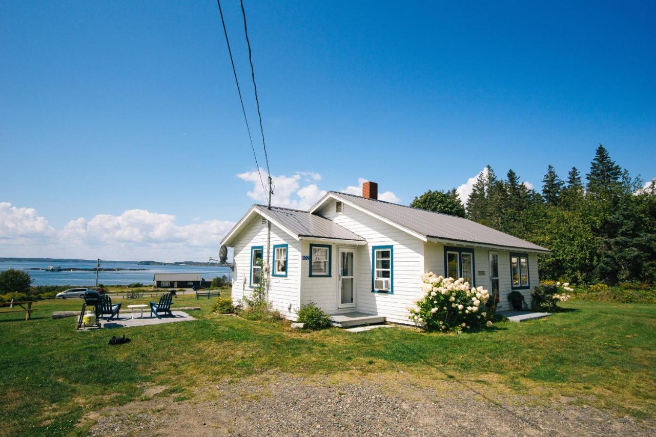 Friars Bay Inn & Cottages Welshpool Exterior foto